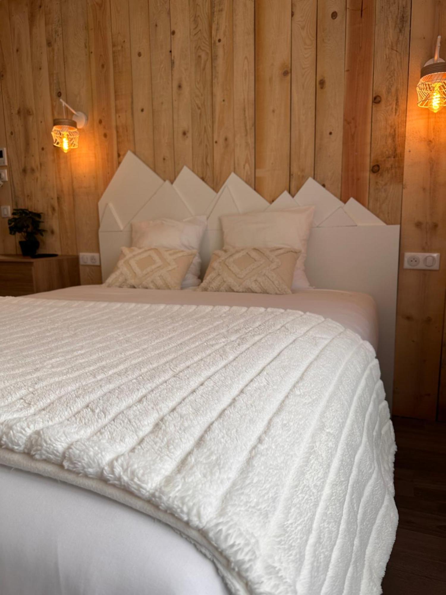 Auberge Du Vieux Lanas Logis Hotel Restaurant Экстерьер фото
