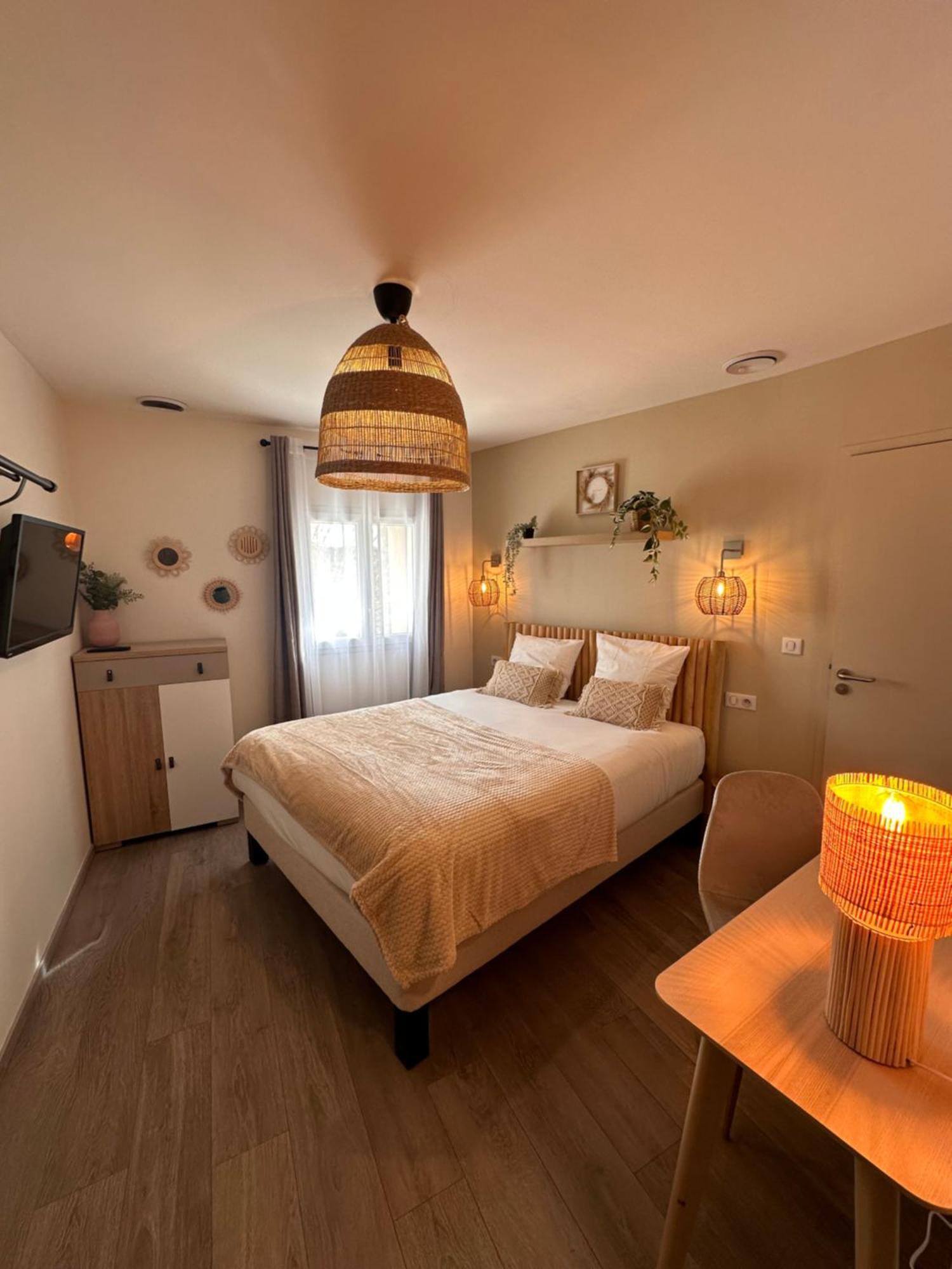 Auberge Du Vieux Lanas Logis Hotel Restaurant Экстерьер фото