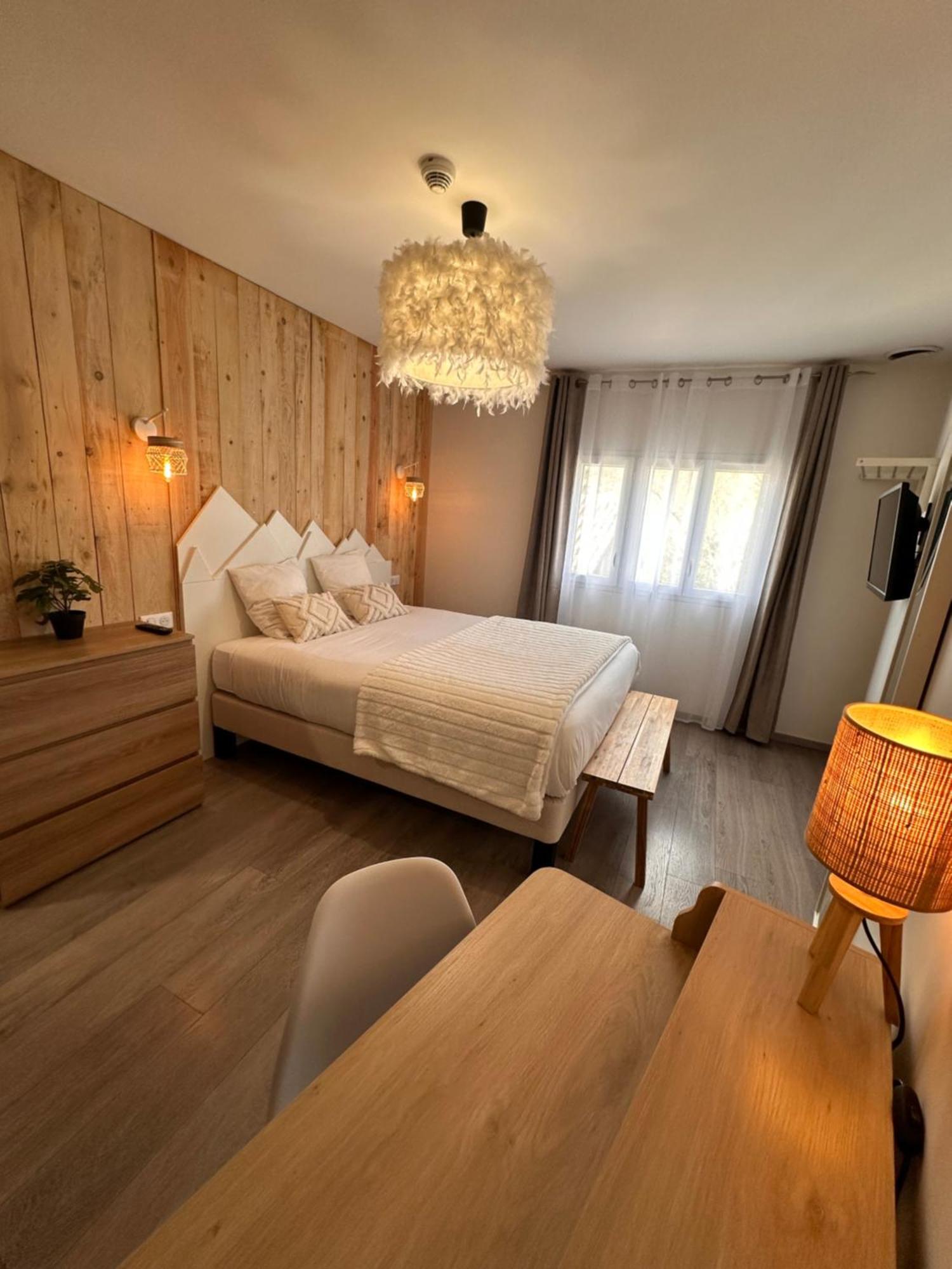 Auberge Du Vieux Lanas Logis Hotel Restaurant Экстерьер фото