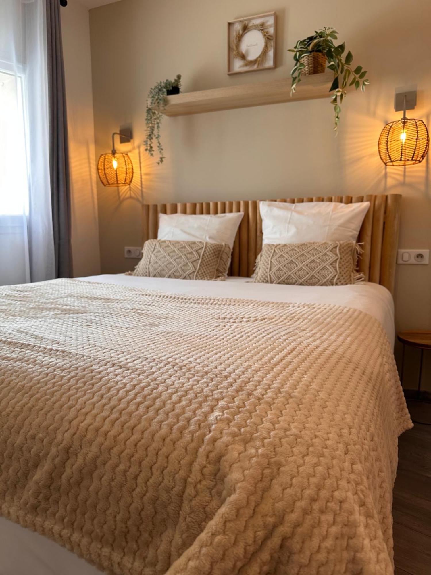 Auberge Du Vieux Lanas Logis Hotel Restaurant Экстерьер фото