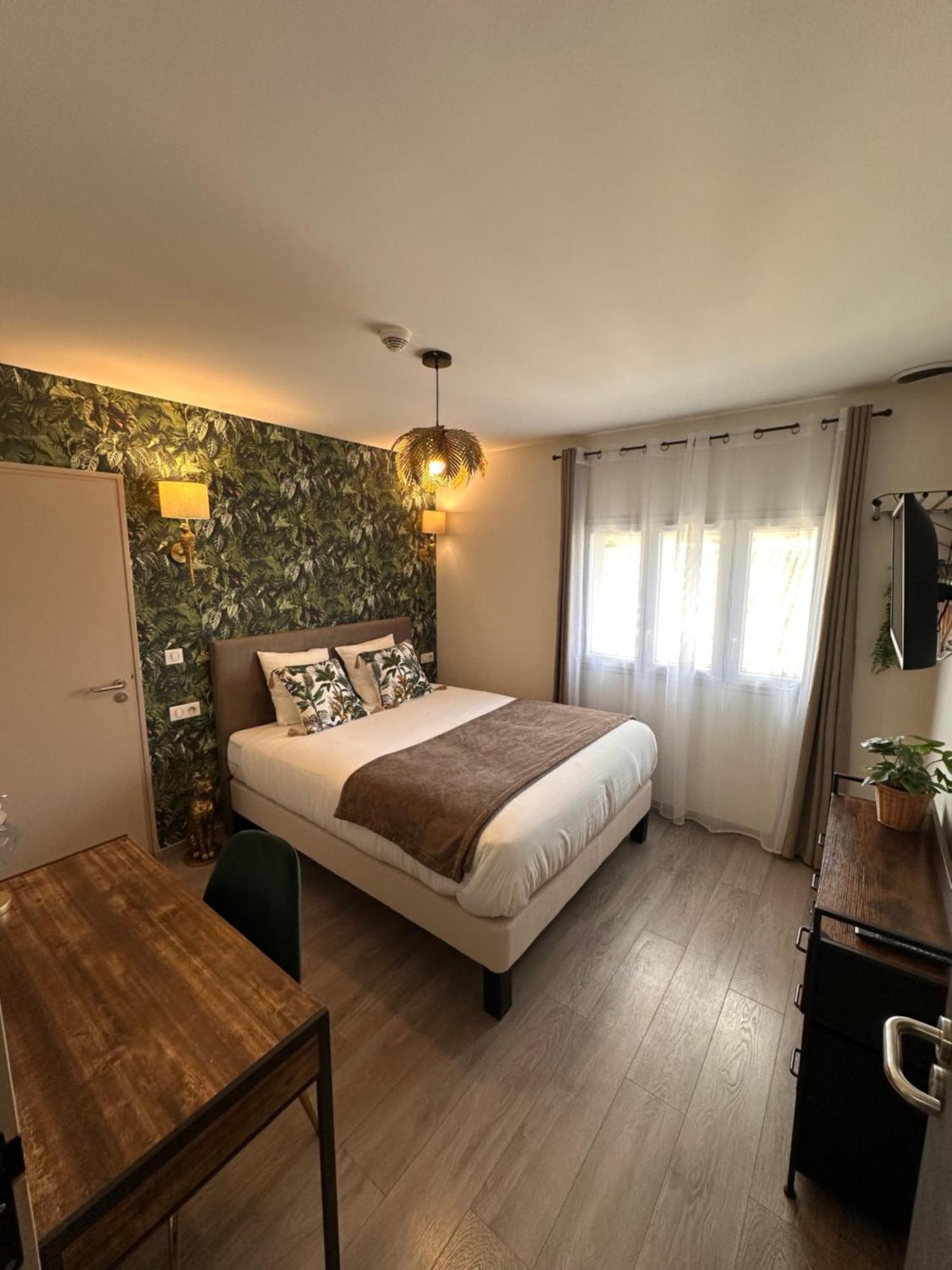 Auberge Du Vieux Lanas Logis Hotel Restaurant Экстерьер фото
