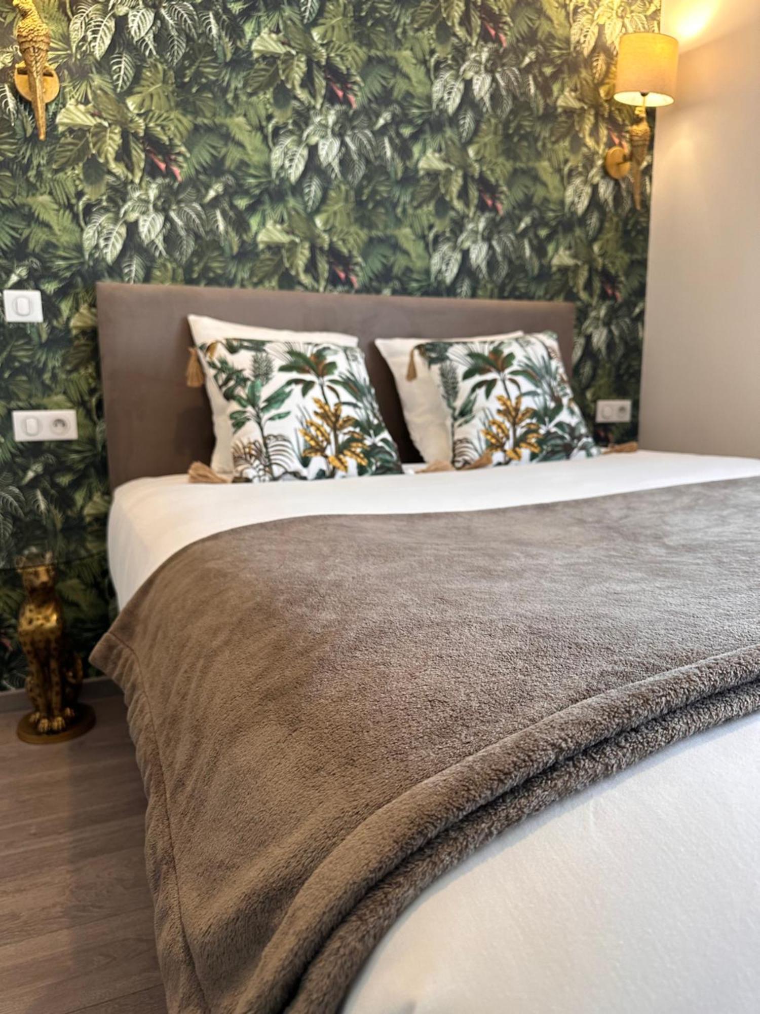 Auberge Du Vieux Lanas Logis Hotel Restaurant Экстерьер фото