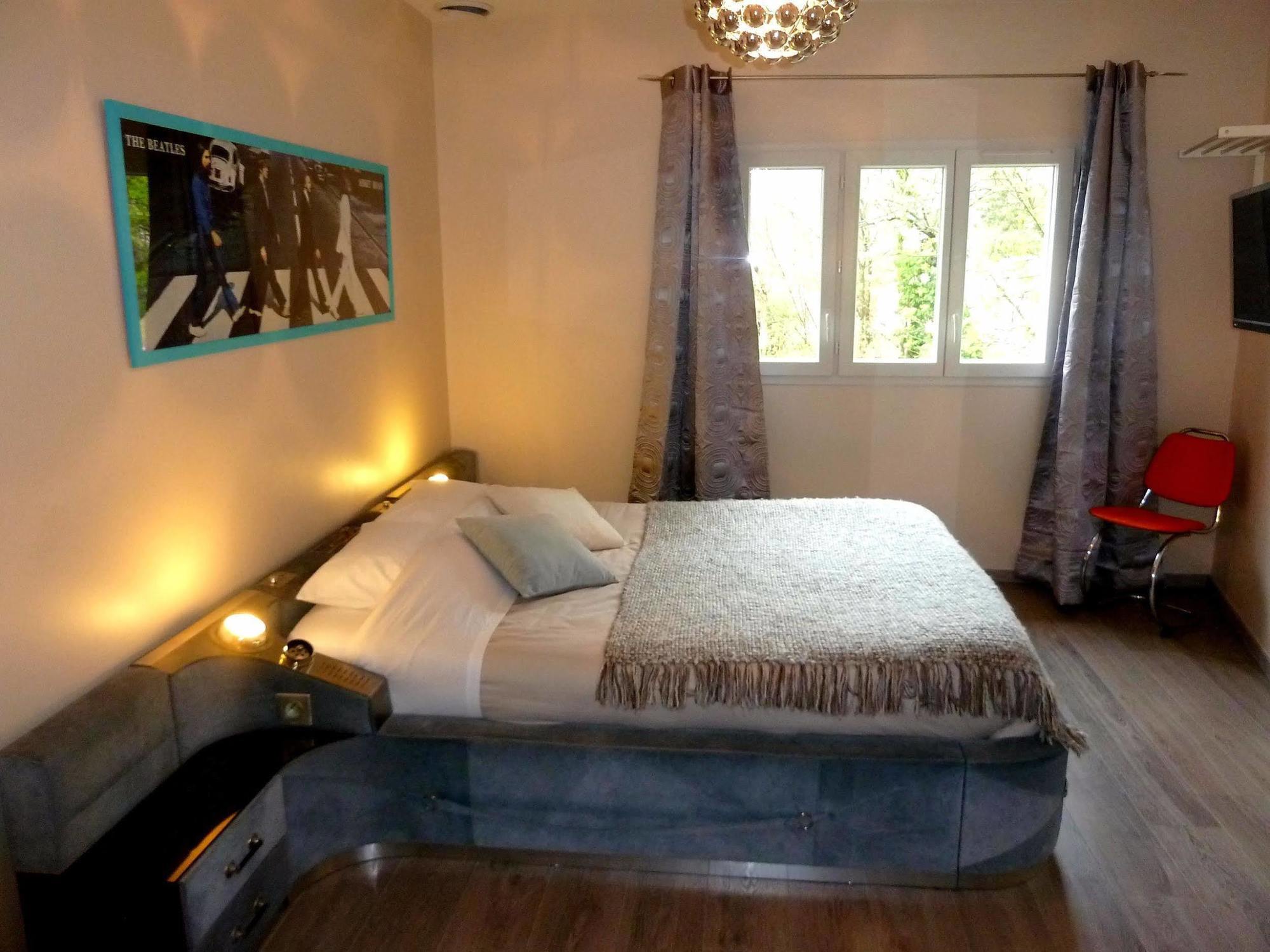 Auberge Du Vieux Lanas Logis Hotel Restaurant Экстерьер фото