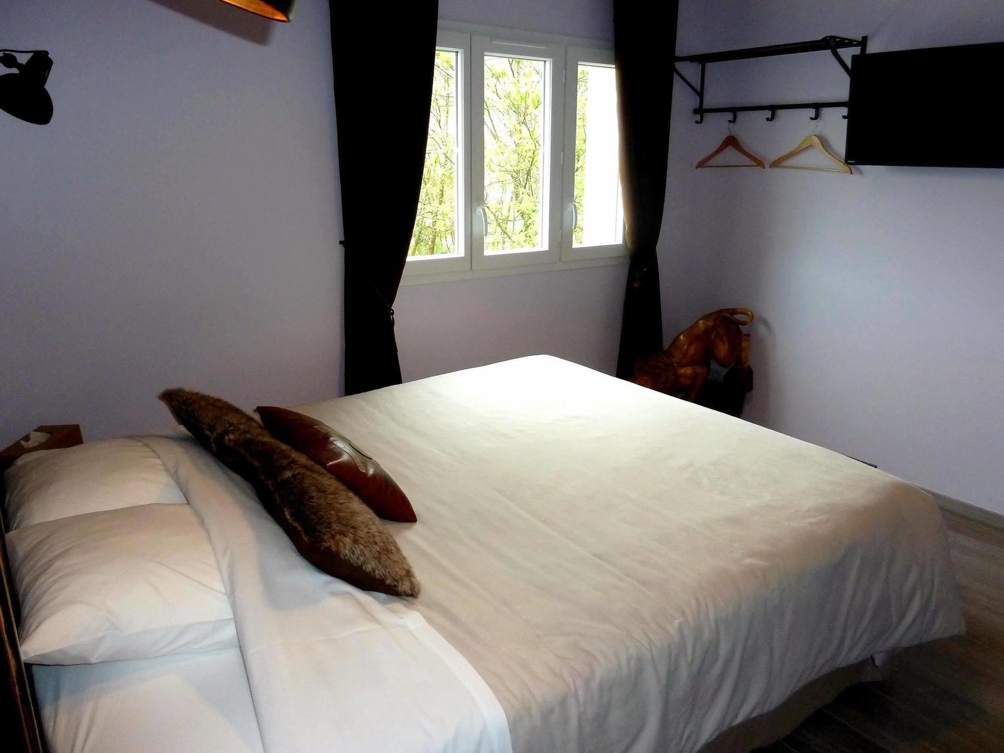 Auberge Du Vieux Lanas Logis Hotel Restaurant Экстерьер фото